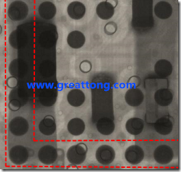 BGA錫球尺寸小于0.4mm，采用降低BGA內(nèi)圍襲球的錫膏量所得到X-Ray，稍微留意一下可以發(fā)現(xiàn)最外圈的錫量(圓的直徑)比其他內(nèi)圍的錫球上的錫量來得多一點(diǎn)點(diǎn)。也就是外圈的黑色圓形直徑比內(nèi)圈的圓形來得大一點(diǎn)點(diǎn)。