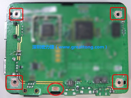 手動去綠漆。使用傳統(tǒng)的刀片去除綠漆后的效果。