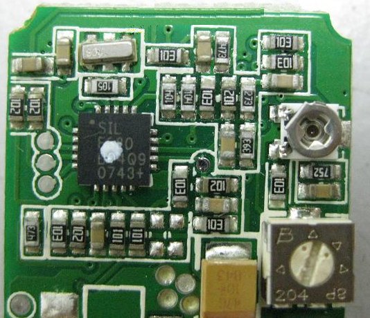 PCBA加工IC元件主要分為DIP及SMD兩大類，DIP 插件的IC，SMD (Surface Mount Device) 表面貼裝元件。