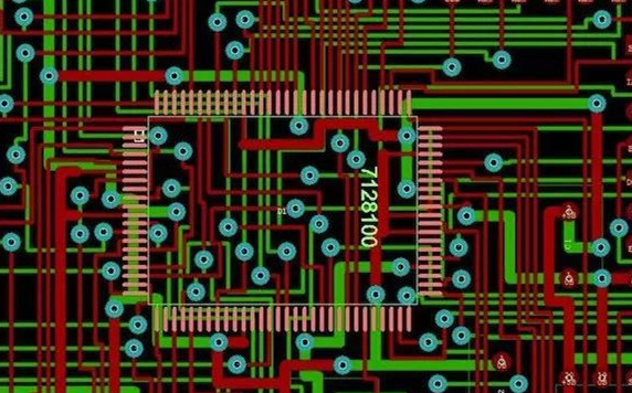 圖1：兩種PCB模型的部分電路。頂圖：傳統(tǒng)設計版本。